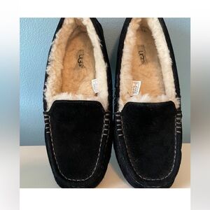 Ugg women’s Ansley slippers size 9